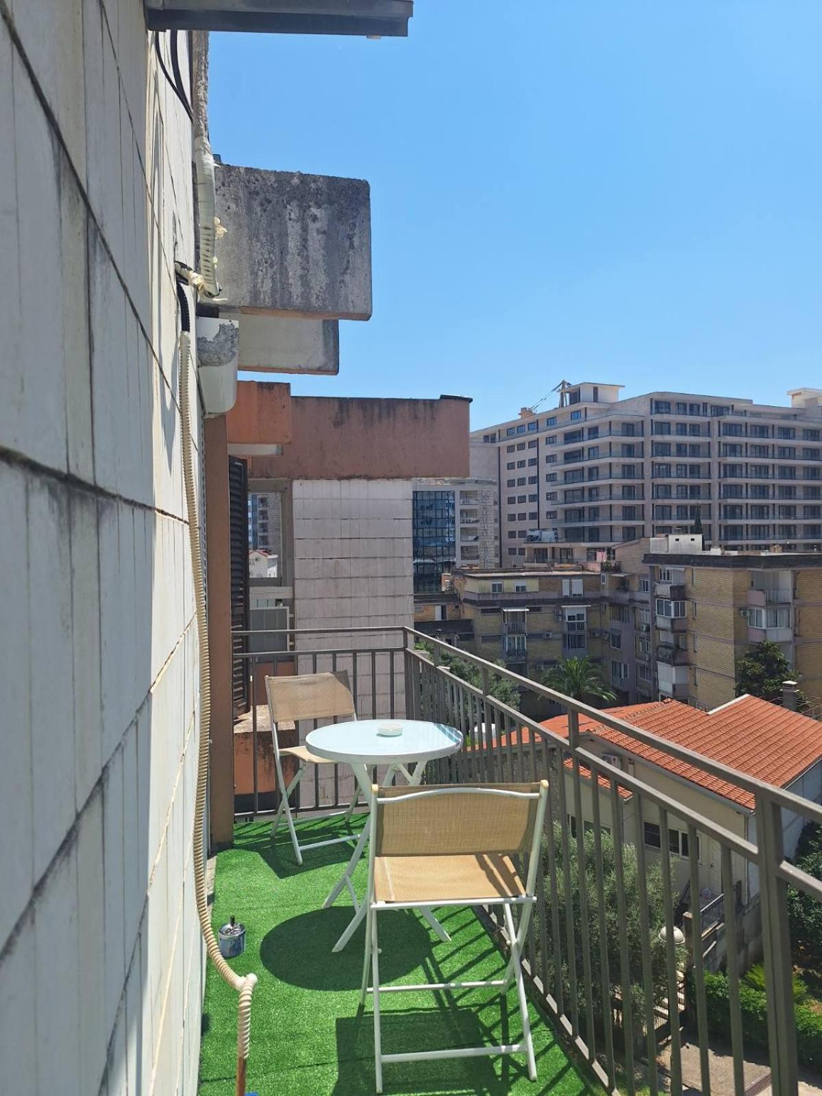 Center Apartment *